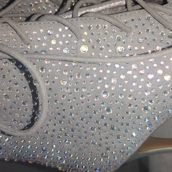 Shoes - Picture 2 of 8